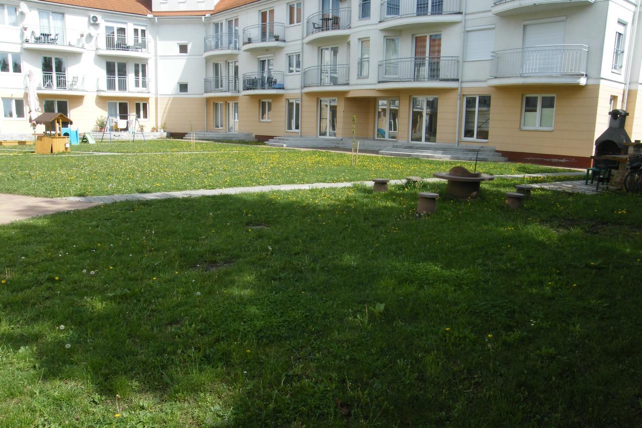 Hajdúszoboszló Romantic Apartman מראה חיצוני תמונה