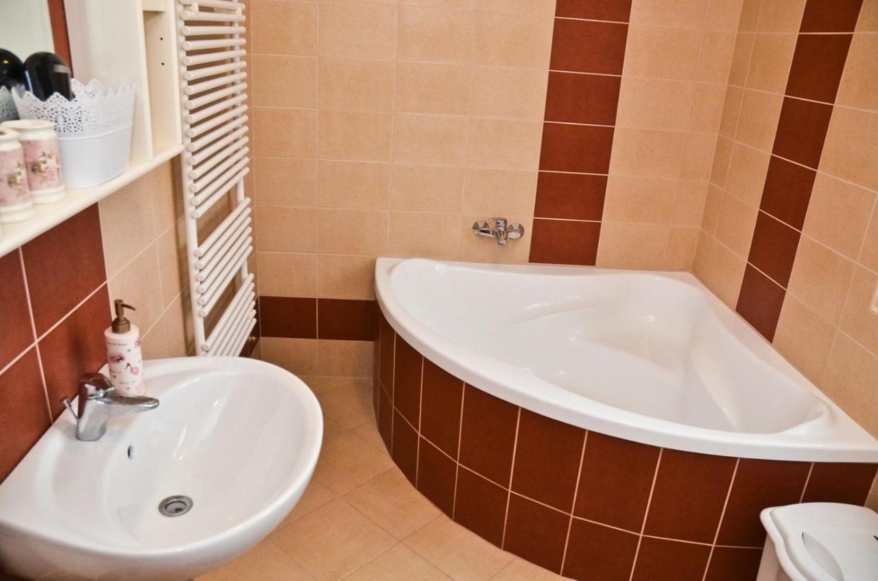 Hajdúszoboszló Romantic Apartman מראה חיצוני תמונה